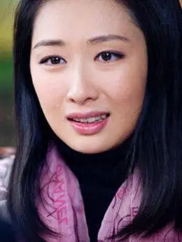 罗依静(涂黎曼饰演)