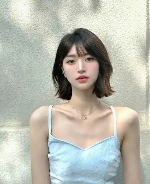 又具有文艺气质的卷发,超级好看,洗完头发吹干即可#简单又好看的发型