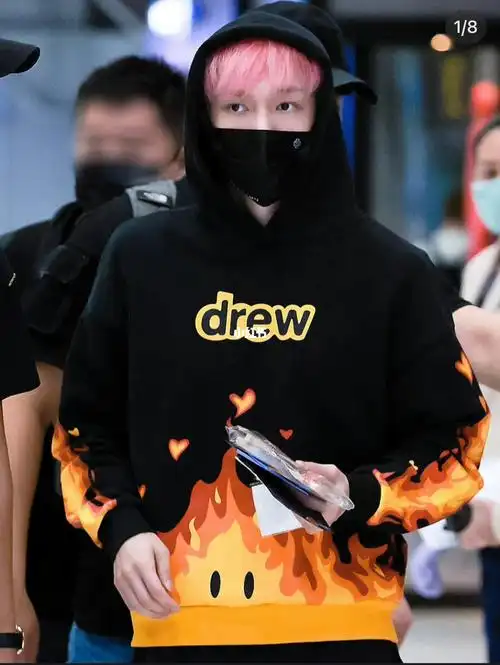 get一下张艺兴上身的这款ins超火卫衣