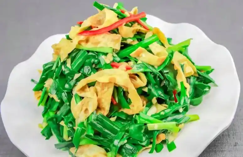 三,凉拌韭菜鸡蛋皮