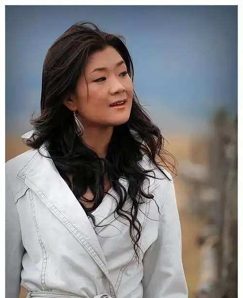 降央卓玛从穷家女到被誉为最强女中音她的人生太励志