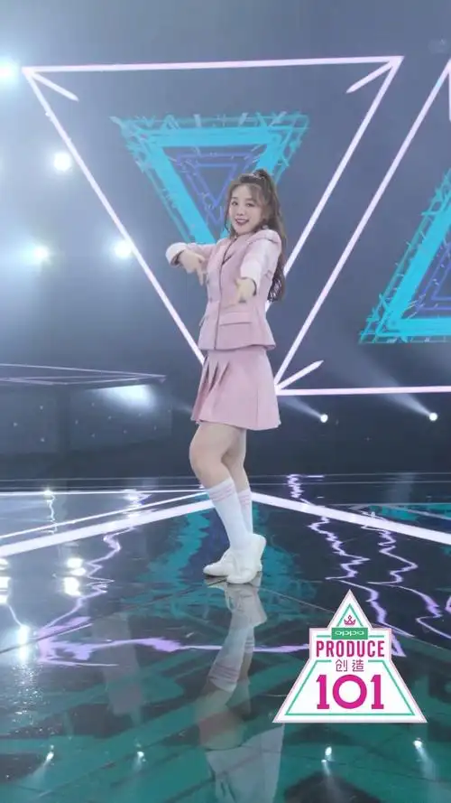 "金华火腿团"成员徐梦洁跳《创造101》主题曲,笑眼弯弯可爱满分!