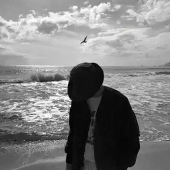 黑白男生微博头像伤感忧郁2022精选伤了醉了哭了醒了心死了