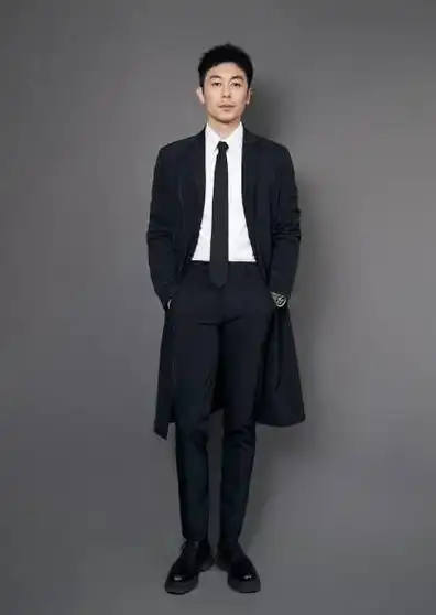 回顾朱亚文:大学毕业因事业和初恋分手,29岁娶沈佳妮至今零绯闻