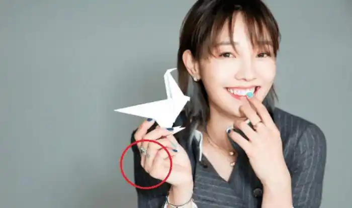 论圈里明星"纹身",我只服白百何!网友: 这位置真的好"尬"