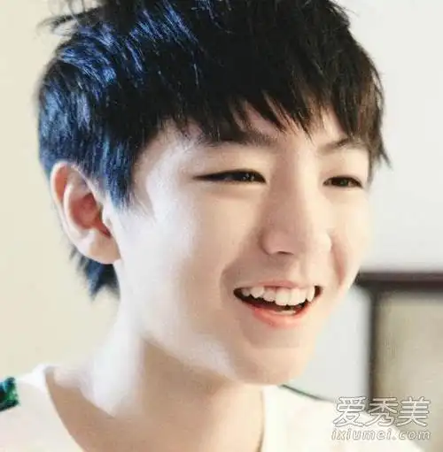 日本妹子整形做虎牙 你觉得好看吗?