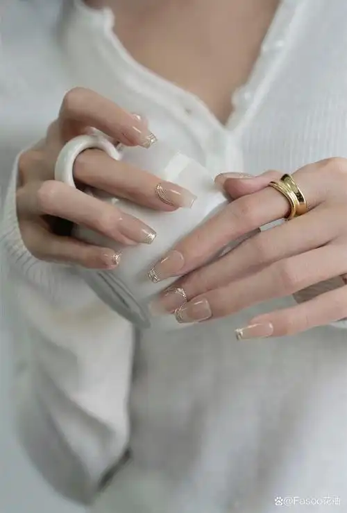 美甲ins小众短款简约