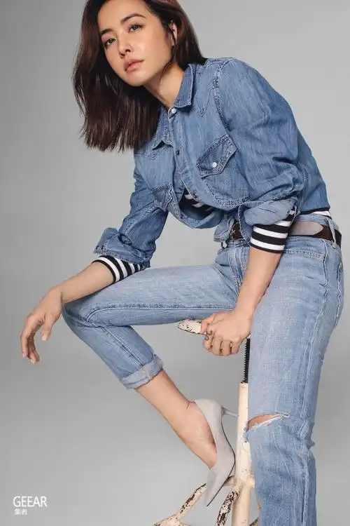 向蔡依林学习牛仔穿搭攻略:挑选不同颜色是造型更多变的关键!