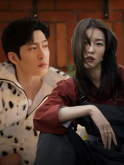 井柏然,刘雯同居画面曝光,两人住7万一平公寓,一同做核酸出门_景柏然