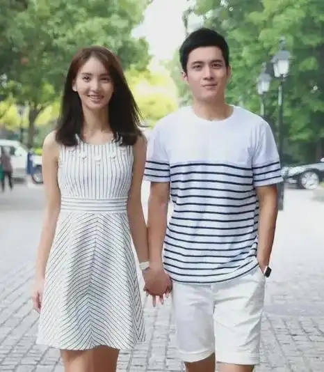 曾舜晞小金晨年仅七岁,然而他内心深处的情感却如同一股澎湃的洪流,源