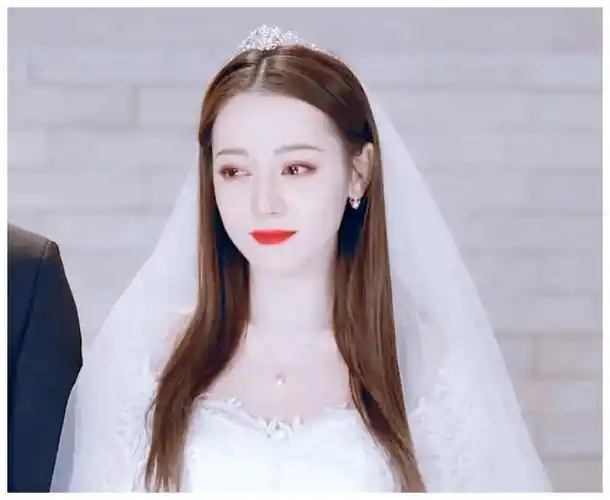 《幸福触手可及》要收官啦!迪丽热巴婚纱照曝光,美得不要不要的