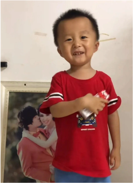 姚策堂嫂发楷楷照片,奇奇背后是郭威结婚照,许妈哥哥再次发声