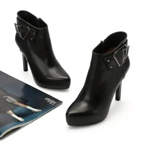 红蜻蜓秋冬新款尖头细高跟气质牛皮女鞋欧美风金属装饰短靴c85296