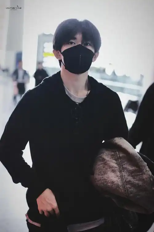 易烊千玺出发日内瓦##易烊千玺电影小小的我##易烊千玺机场图