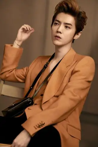 鹿晗摩登酷帅杂志写真花絮图片