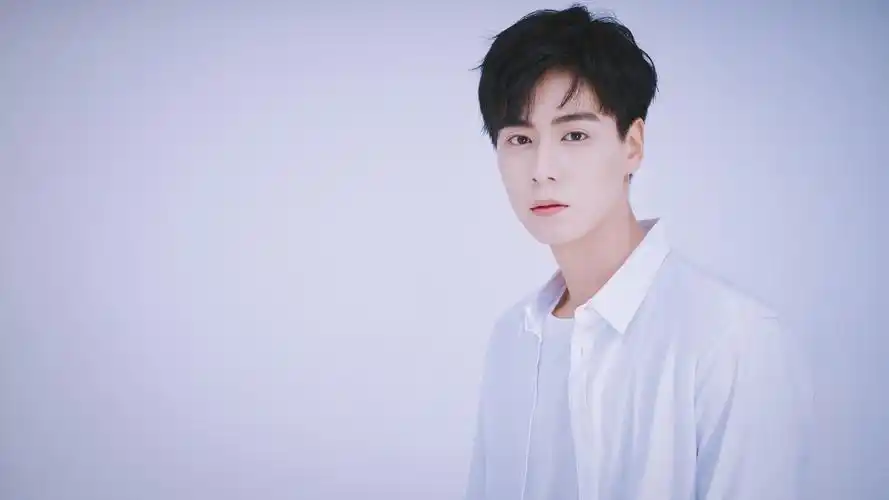 娱乐圈男明星的侧面照令你心动了吗