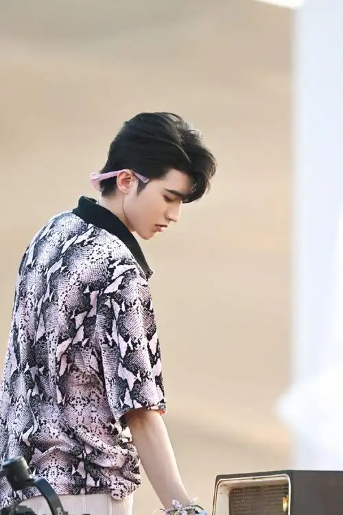 成为约会时的不二选择~宋亚轩超话虞书欣超话王一博超话蔡徐坤超话