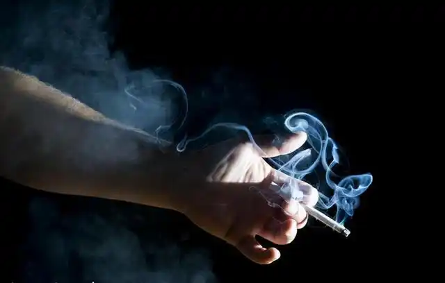 长期抽烟的人突然戒烟身体或有这3种表现你知道是什么吗