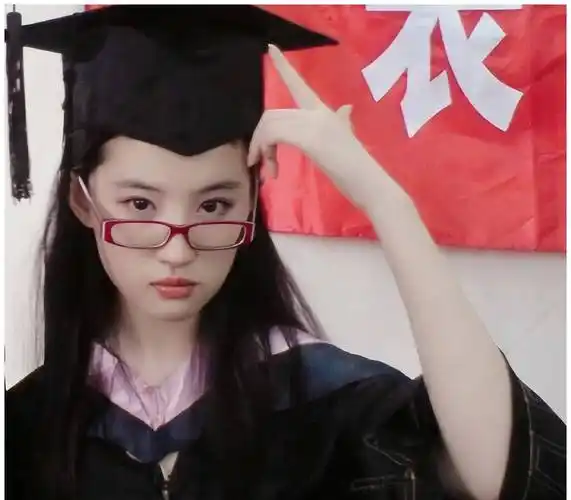 35岁刘亦菲详细履历曝光!