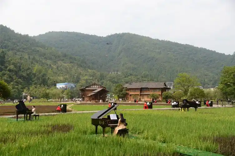 "2018黄龙音乐季开幕式"音乐会在田野里的演奏