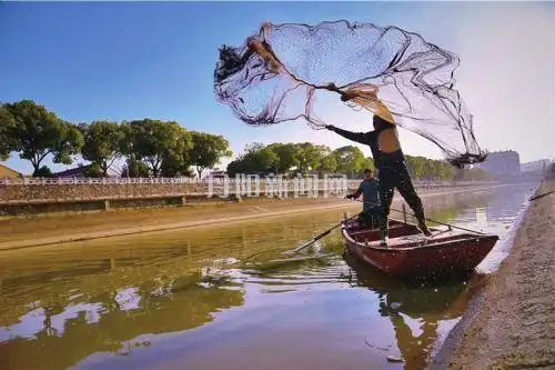 香草河上的捕鱼人