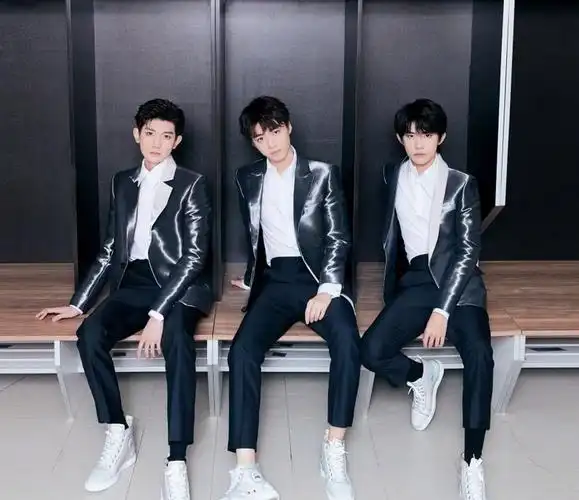 tfboys首次出现澄海,三小只合体压轴跨年,不愧是芒果"亲