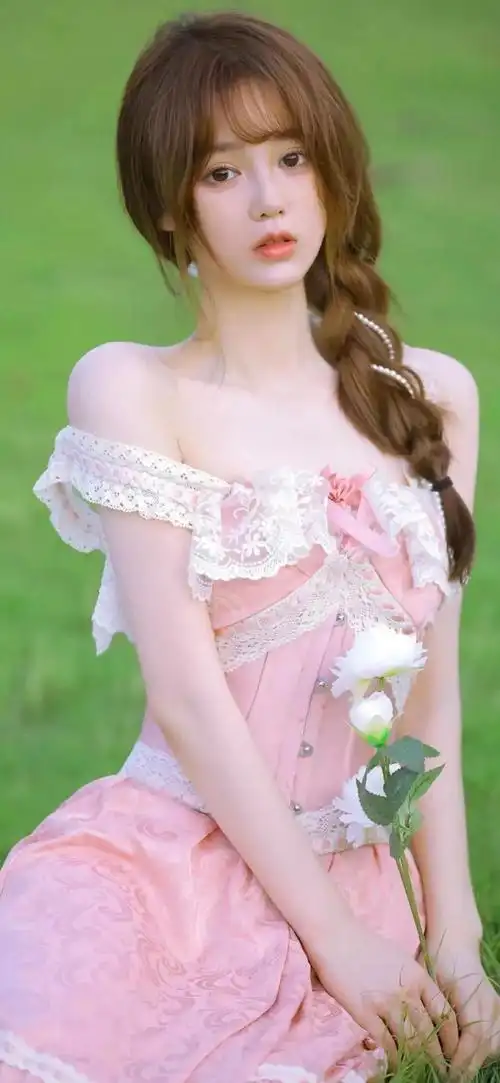 粉嫩俏皮小脸蛋美少女粉色连衣裙超甜美,美女女生-可爱美图