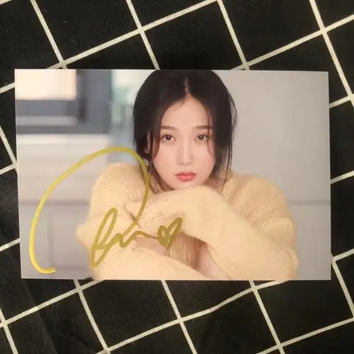 虞书欣亲签,还剩不多,价格便宜