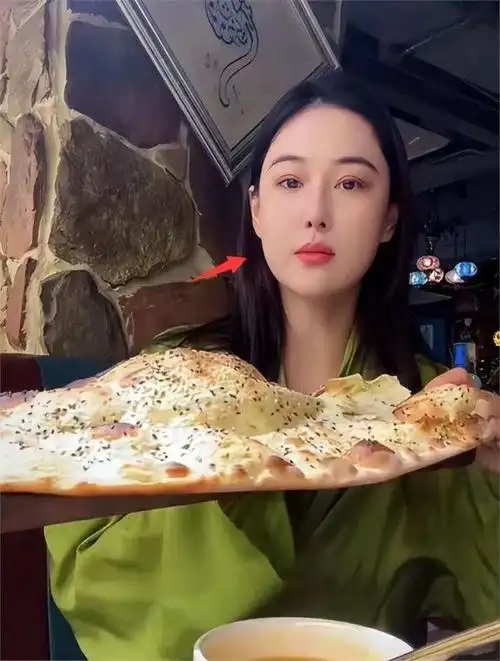 张馨予摸肚变胖被传怀孕,本尊幽默回应怀二胎,原因让人笑痛肚