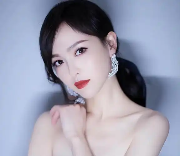 多次迟到掉队85花被嘲资本弃儿的唐嫣才是真的人间清醒