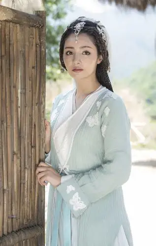 麦迪娜孤芳不自赏海报剧照图片