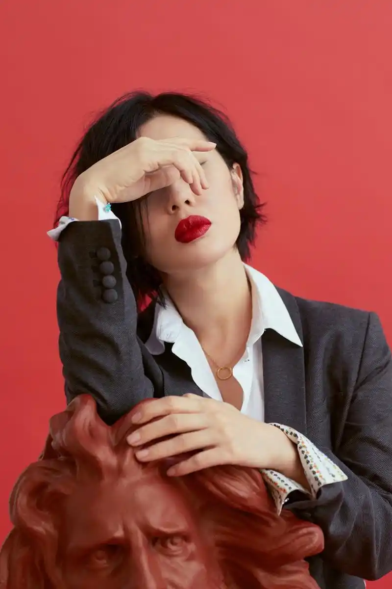 11 余男最新杂志大片曝光 优雅帅气诠释画报人生