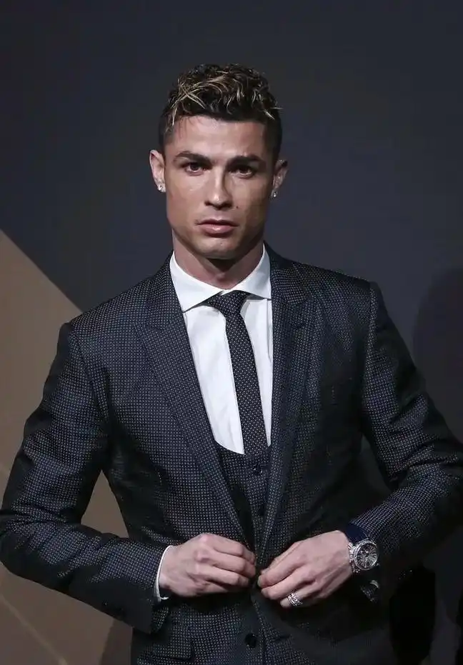 c罗 #西装杀 #c罗帅就完事了 #c罗西装杀霸气出场 # - 抖音