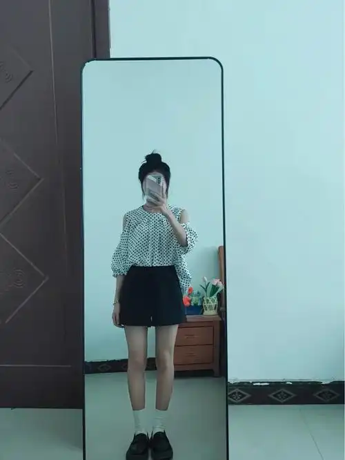 露肩波点雪纺衬衣 黑色小短裤有多显高不用多说了吧#153cm女生穿搭