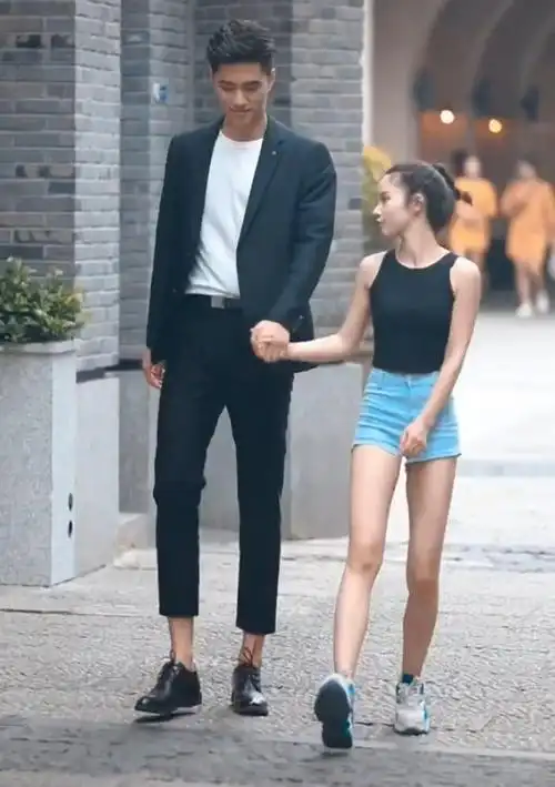 最萌30cm身高差牵手体重差了2倍仅因一点腿长意外一样