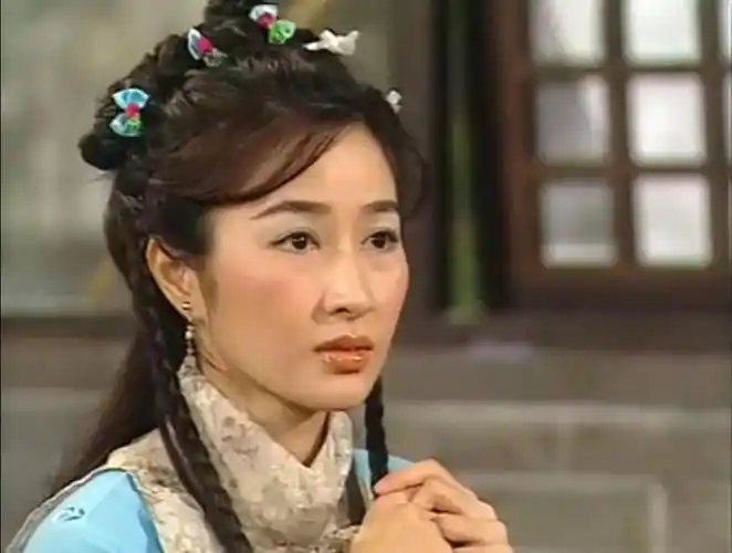 演过秋香的六位演员,前五位都演成了"丫鬟",只有她是真的经典