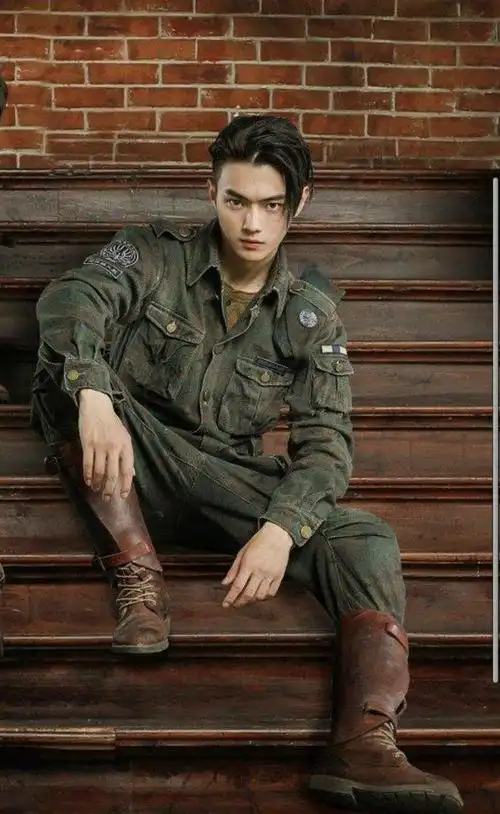 许凯烈火军校播出时间已定军装造型燃翻全场撞档劲敌过瘾