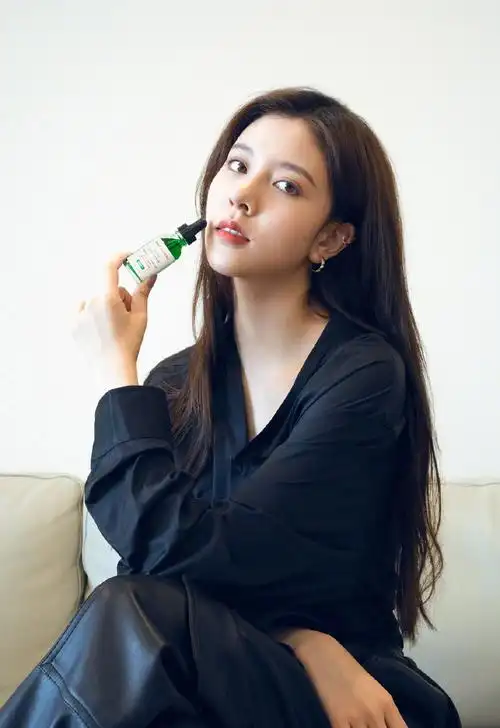 宋妍霏优雅气质写真图片