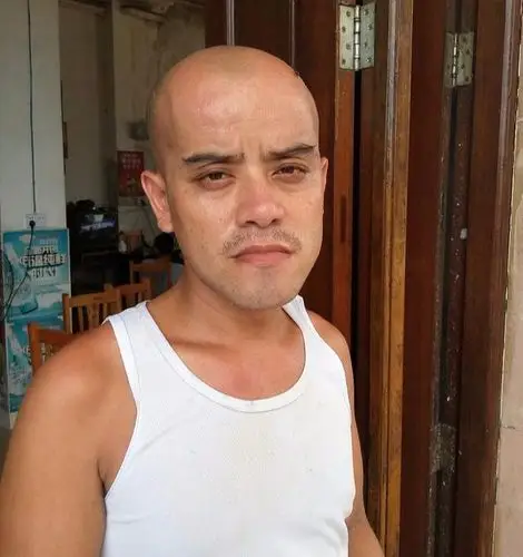 那个长得像光头强的大叔走红后买豪车娶娇妻后来怎样