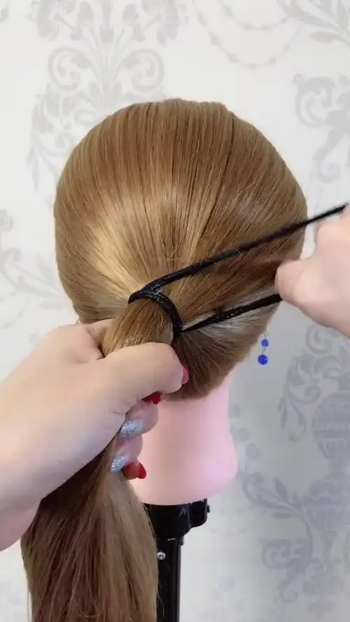 旗袍发型造型,简单大方