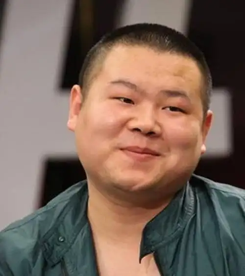 军人在日常行为中有什么特殊习性,或者是有什么特殊的气质表现,让人