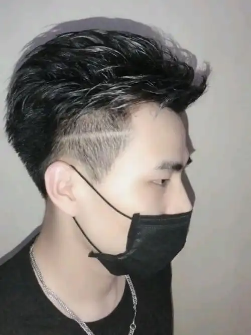 纹理背头 两边铲平 后边层次堆积 头顶六厘米 轻烫纹理