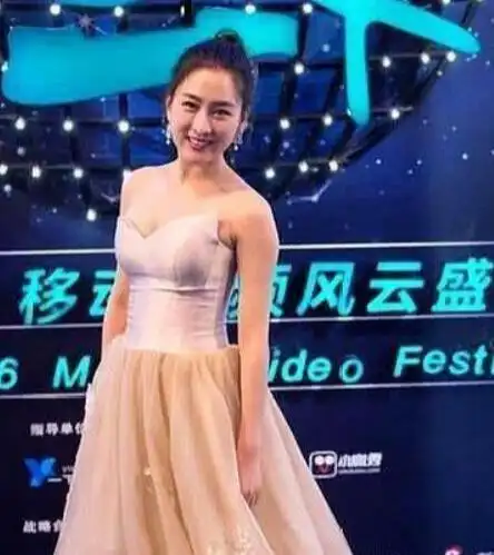 经历了事业的起落后小鸡啄米再现屏幕马苏更加成熟低调