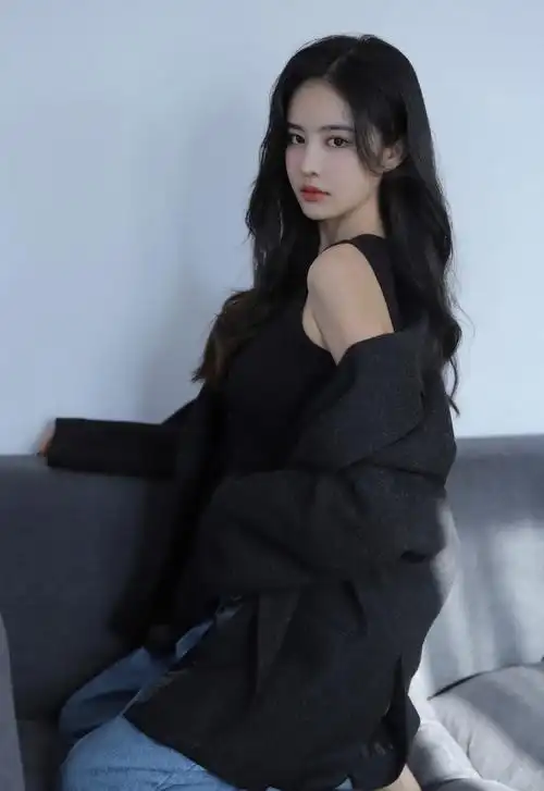 高冷美女御姐风性感图片写真