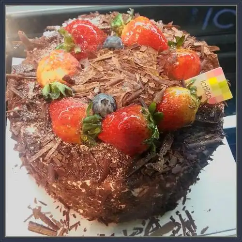 一组水果生日蛋糕手机拍!