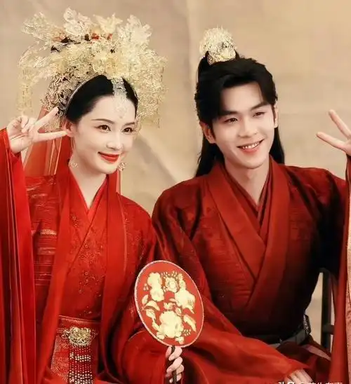 看到李沁与张若昀的"边界感",才明白唐艺昕到底有多幸运