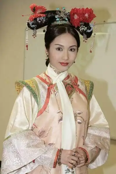 侯佳·玉莹(黎姿 饰)