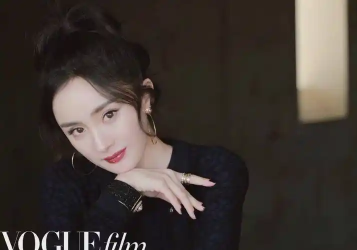 原创杨幂高清写真贵妇姿态太到位了小蛮腰大长腿吸睛五官太漂亮