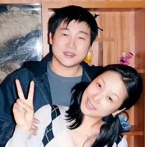 1994年,孙悦凭借《祝你平安》一曲风靡全国,一举成为可与那英,韩红相