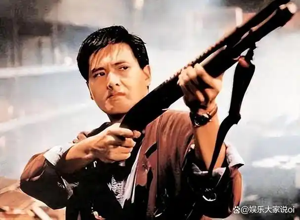 周润发,一个备受赞誉的演员,被誉为"不老男神"和"演技之神",他的影视